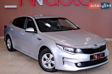 Седан Kia K5 2016 в 
