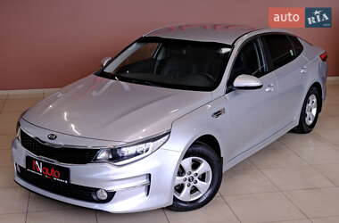 Седан Kia K5 2016 в 