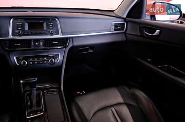 Седан Kia K5 2016 в 