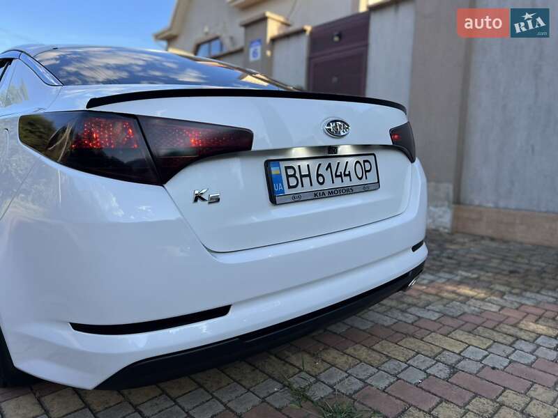 Седан Kia K5 2012 в Одессе