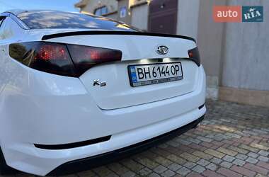 Седан Kia K5 2012 в 
