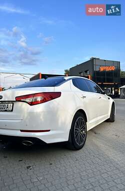 Седан Kia K5 2011 в 