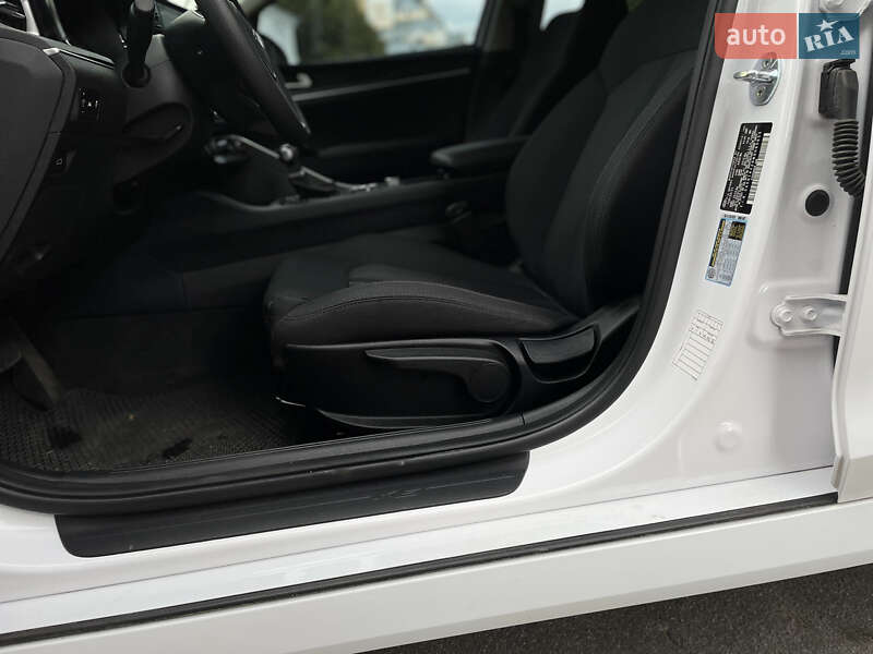 Седан Kia K5 2021 в Житомирі