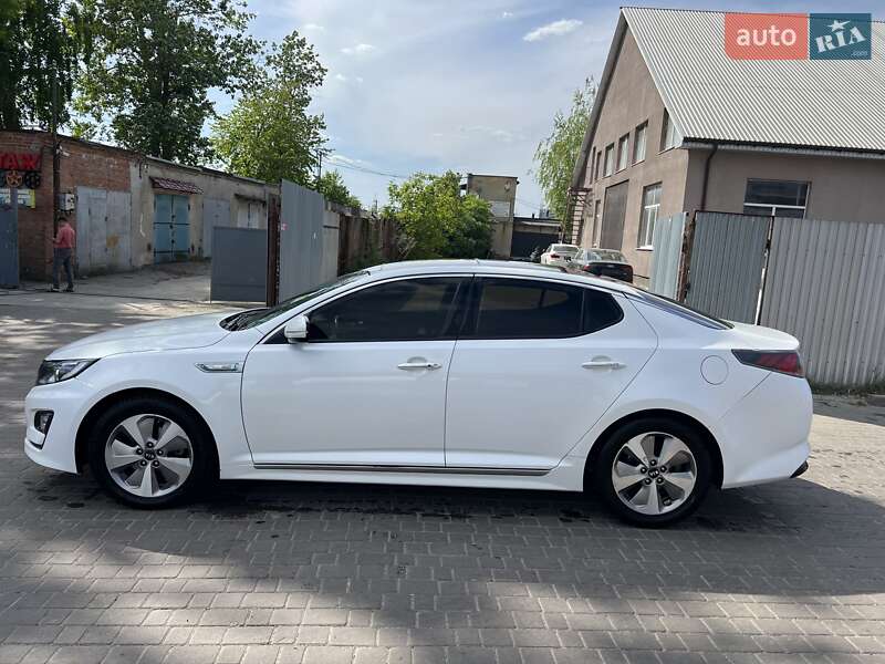 Седан Kia K5 2015 в Львове