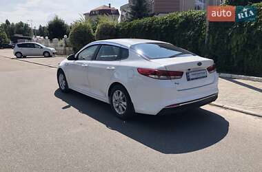 Седан Kia K5 2017 в 