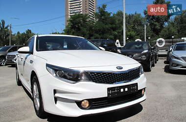 Седан Kia K5 2017 в 