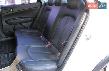 Седан Kia K5 2017 в 