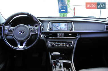 Седан Kia K5 2017 в 
