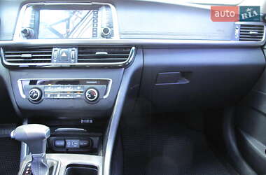 Седан Kia K5 2017 в 