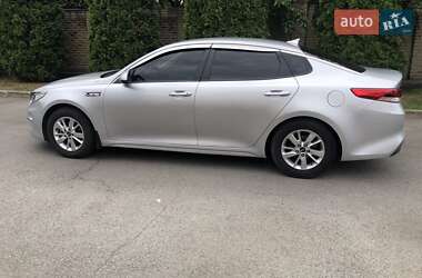 Седан Kia K5 2017 в 