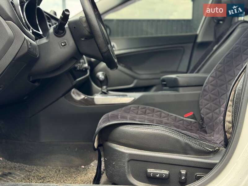 Седан Kia K5 2010 в Львове