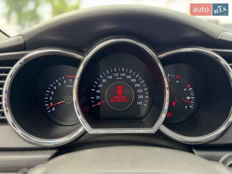 Седан Kia K5 2010 в Львове