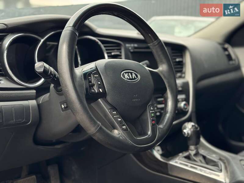 Седан Kia K5 2010 в Львове
