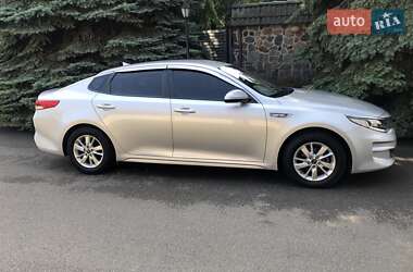 Седан Kia K5 2017 в 