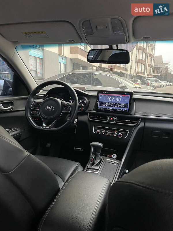 Седан Kia K5 2016 в Києві