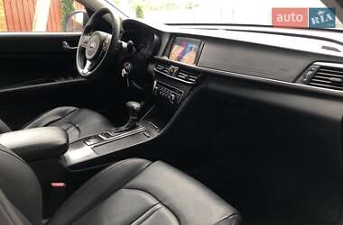 Седан Kia K5 2017 в 