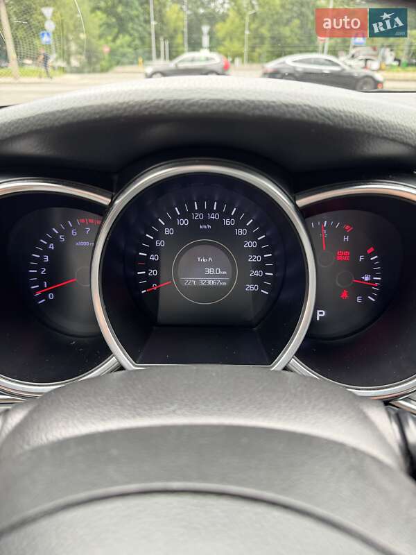 Седан Kia K5 2013 в Киеве
