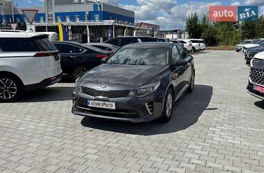 Седан Kia K5 2016 в 