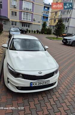 Седан Kia K5 2016 в Киеве