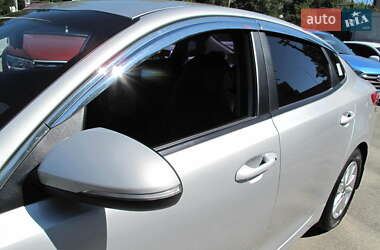 Седан Kia K5 2016 в 