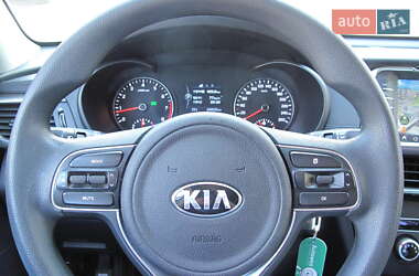 Седан Kia K5 2016 в 