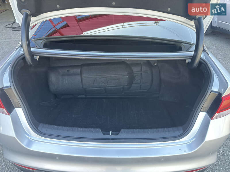 Седан Kia K5 2016 в Днепре