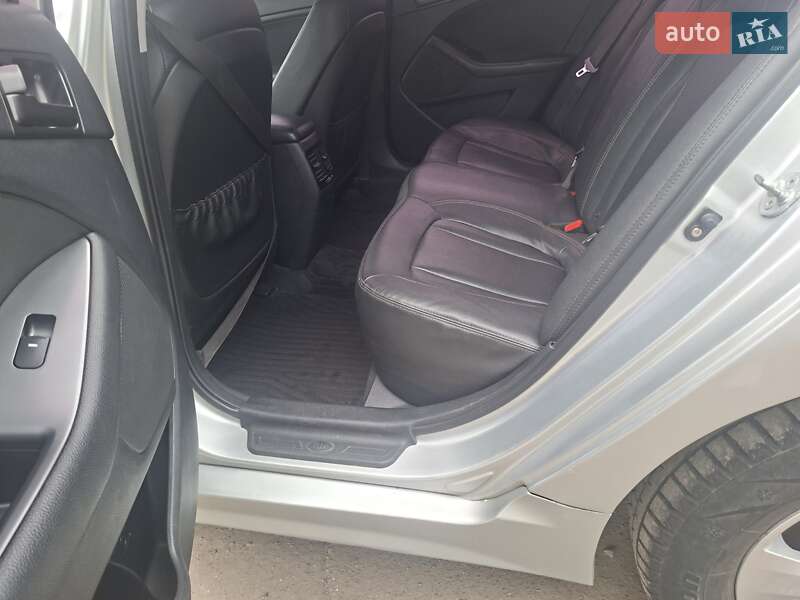 Седан Kia K5 2012 в Хмельницком
