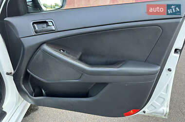 Седан Kia K5 2012 в 