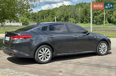 Седан Kia K5 2016 в 