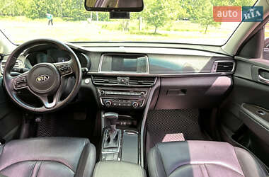 Седан Kia K5 2016 в 