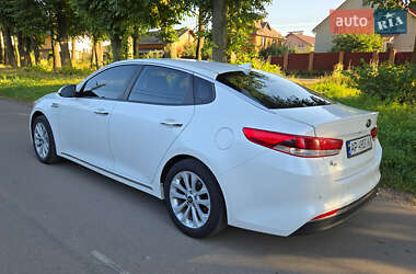 Седан Kia K5 2016 в 