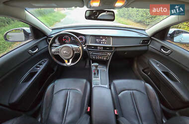 Седан Kia K5 2016 в 