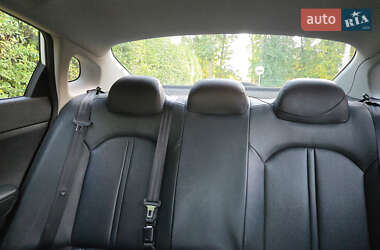Седан Kia K5 2016 в 