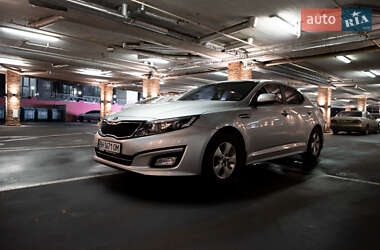 Седан Kia K5 2015 в 