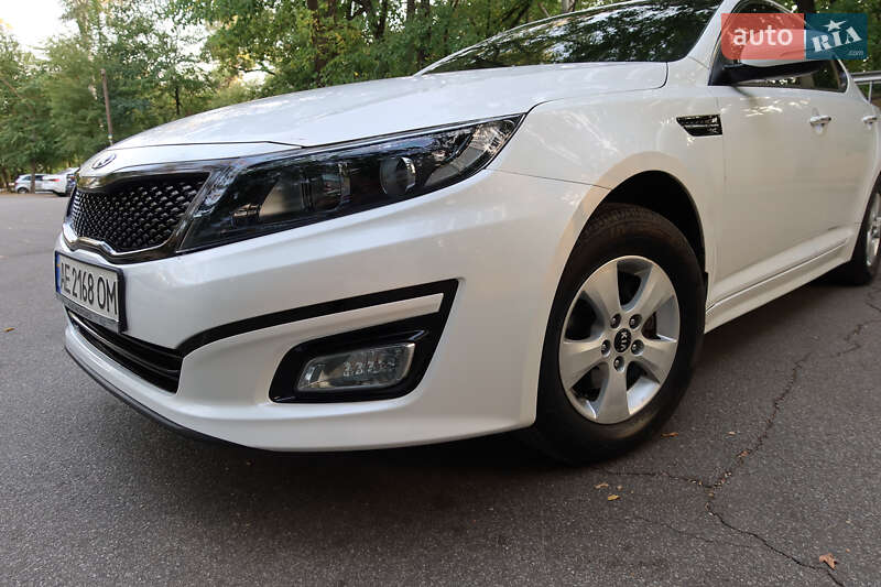 Седан Kia K5 2014 в Дніпрі