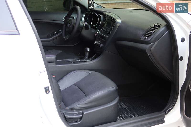 Седан Kia K5 2014 в Дніпрі