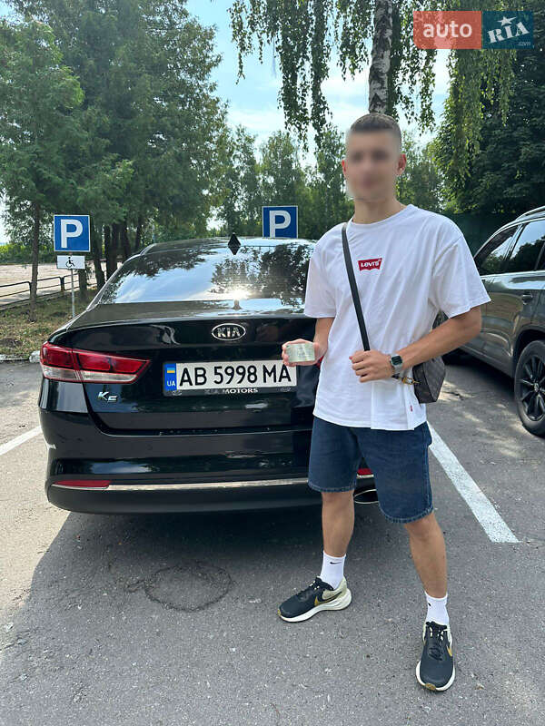 Седан Kia K5 2015 в Виннице