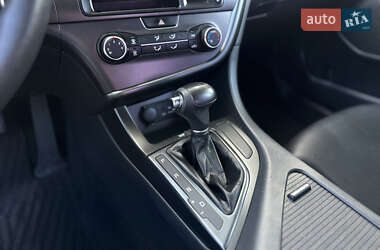 Седан Kia K5 2015 в 