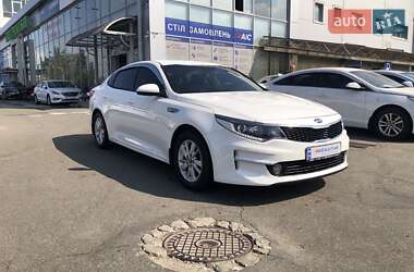Седан Kia K5 2017 в 
