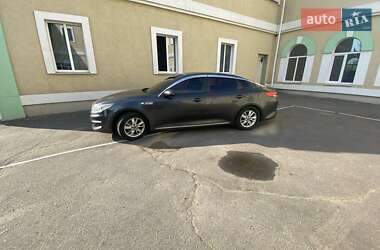 Седан Kia K5 2016 в 