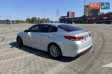 Седан Kia K5 2015 в 
