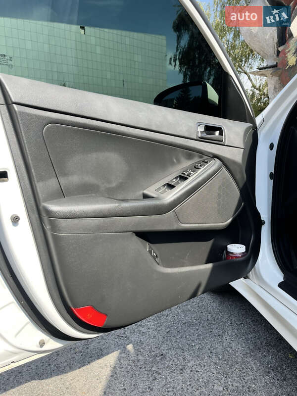 Седан Kia K5 2014 в Днепре