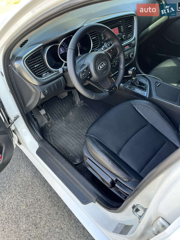Седан Kia K5 2014 в Днепре