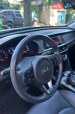 Седан Kia K5 2015 в 