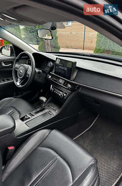 Седан Kia K5 2016 в 