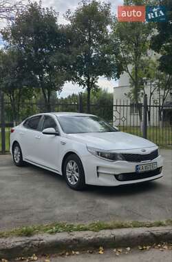 Седан Kia K5 2015 в 