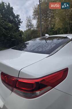 Седан Kia K5 2015 в 