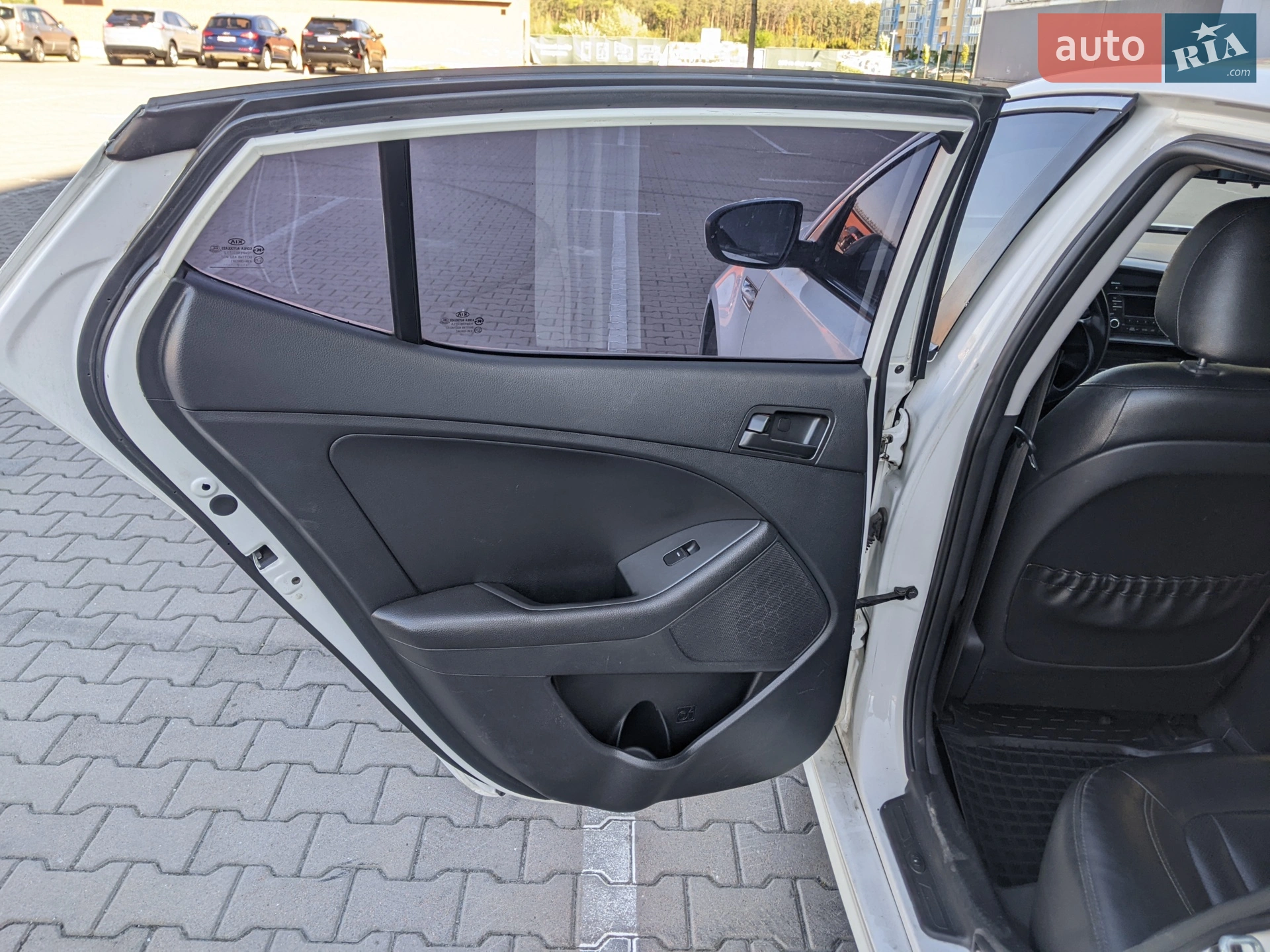 2010 Kia K5 - мініатюра 13