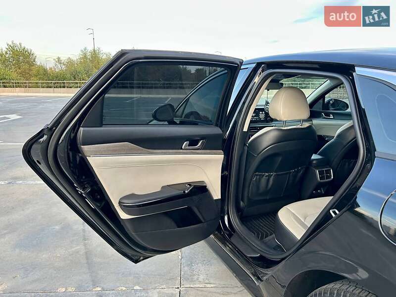 Седан Kia K5 2020 в Киеве