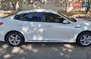 Седан Kia K5 2015 в 